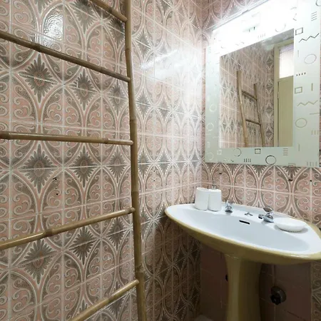 Lovelystay - Genuine Bonfim Balcony Flat * Oporto