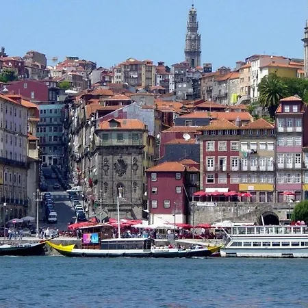 Lovelystay - Genuine Bonfim Balcony Flat דירה *