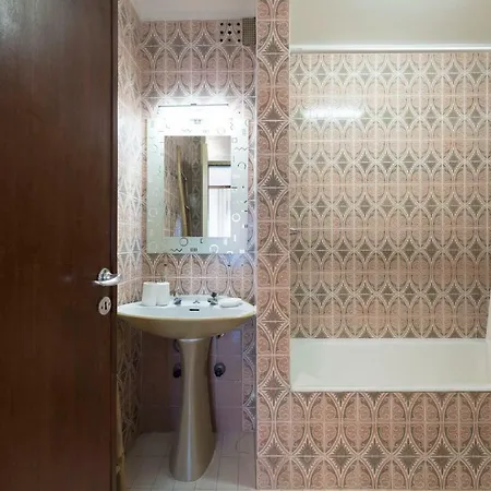 Lovelystay - Genuine Bonfim Balcony Flat דירה *